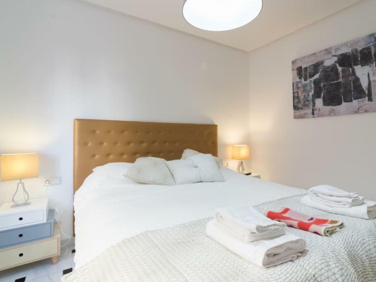 Apartamentos Bolsa Larios Малага Экстерьер фото