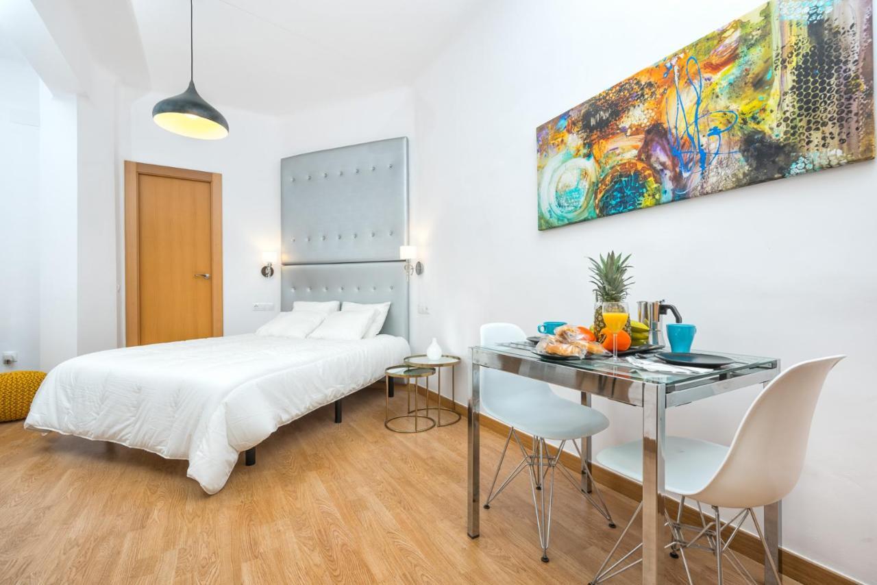 Apartamentos Bolsa Larios Малага Экстерьер фото