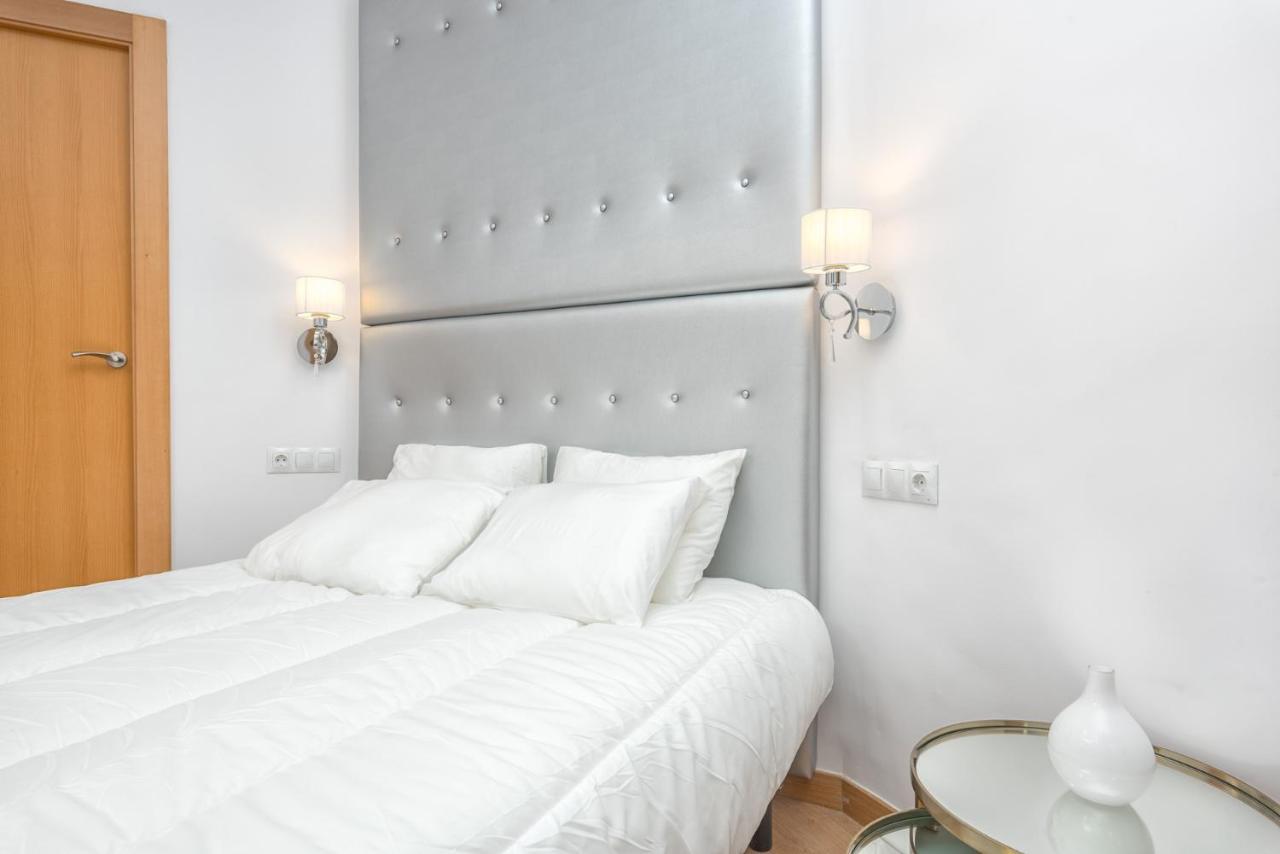 Apartamentos Bolsa Larios Малага Экстерьер фото